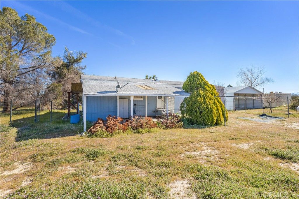 Image 6 of property listing at 13352 Gentian Court, Phelan, CA 92371