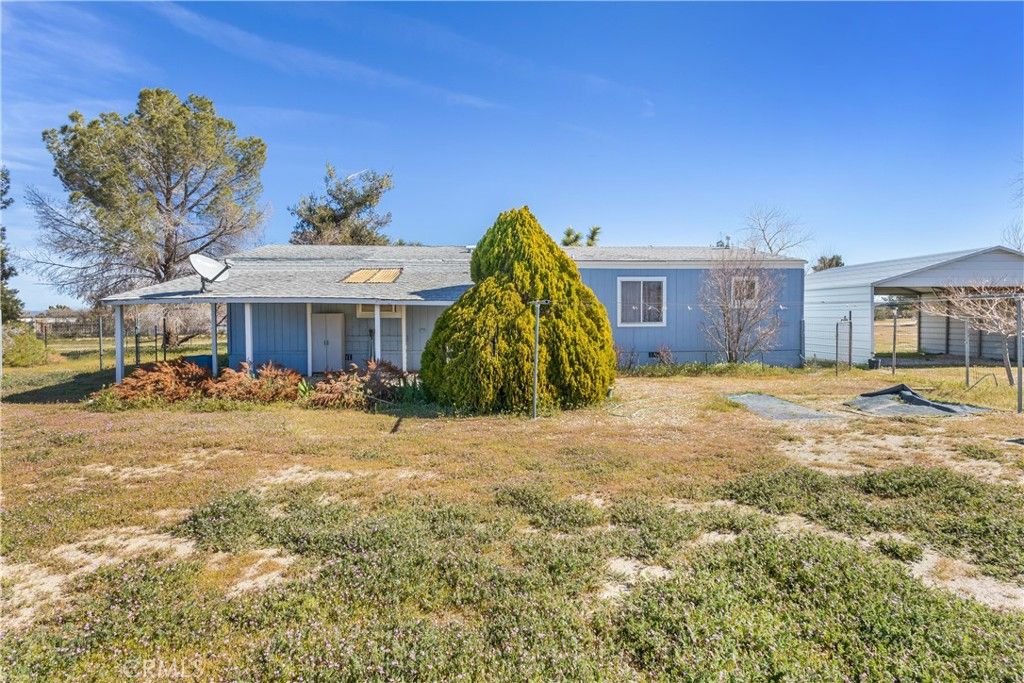 Image 7 of property listing at 13352 Gentian Court, Phelan, CA 92371