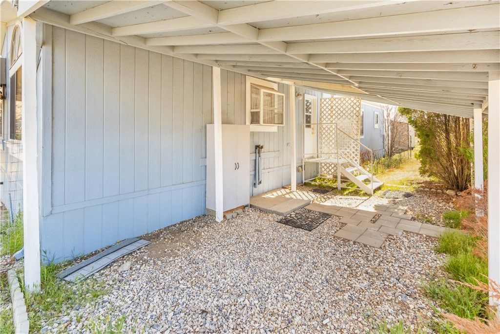 Image 8 of property listing at 13352 Gentian Court, Phelan, CA 92371