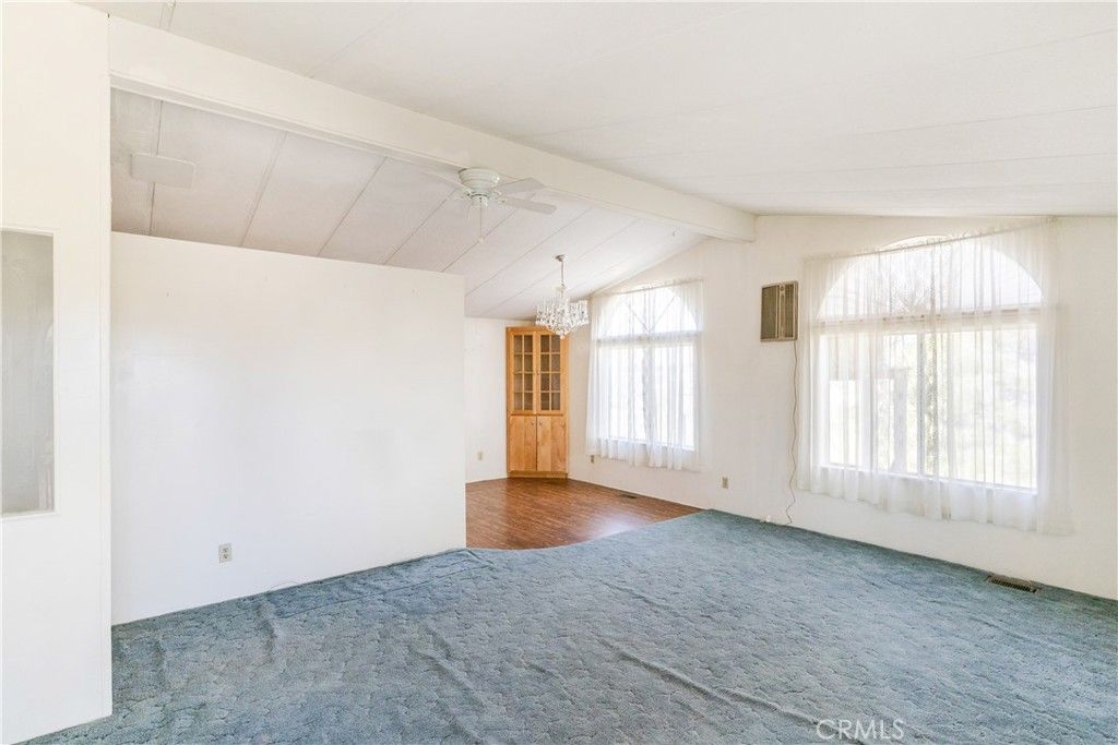 Image 9 of property listing at 13352 Gentian Court, Phelan, CA 92371