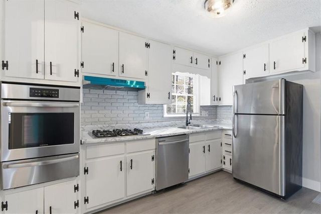 5674 SANDHURST Drive, Forest Park, GA 30297