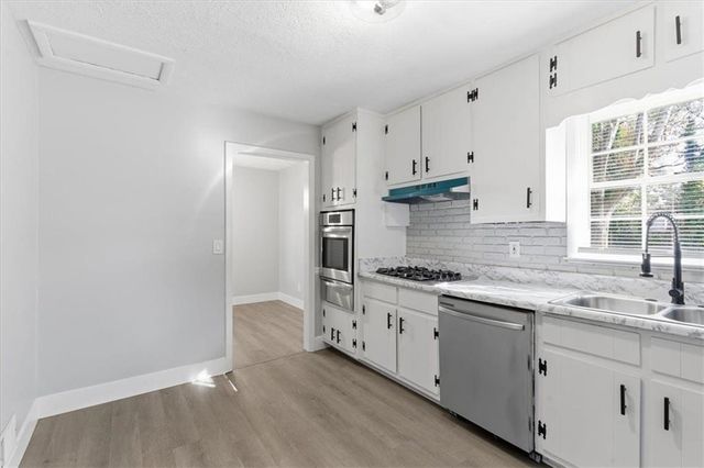 5674 SANDHURST Drive, Forest Park, GA 30297