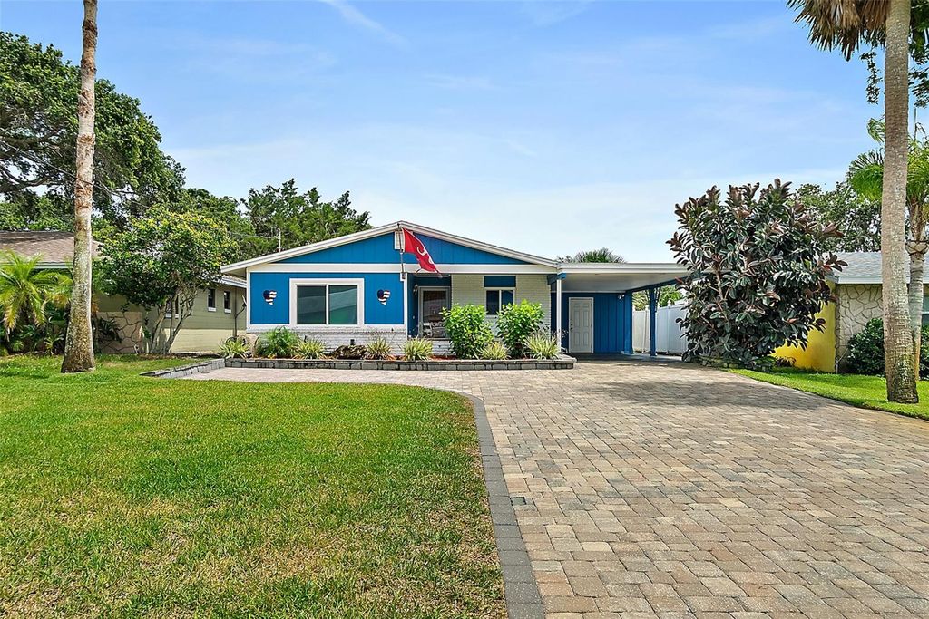 Image 1 of property listing at 809 E 14TH AVENUE, New Smyrna Beach, FL 32169