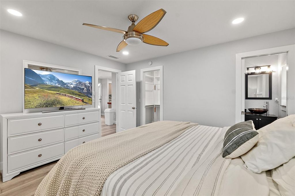 Image 16 of property listing at 809 E 14TH AVENUE, New Smyrna Beach, FL 32169