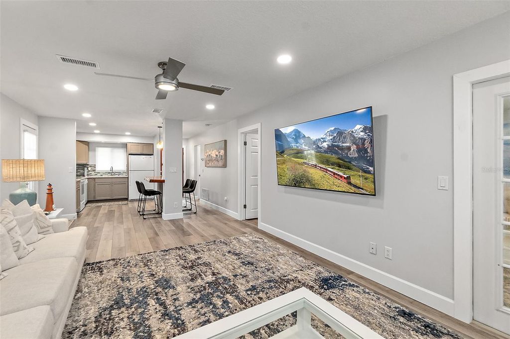 Image 5 of property listing at 809 E 14TH AVENUE, New Smyrna Beach, FL 32169