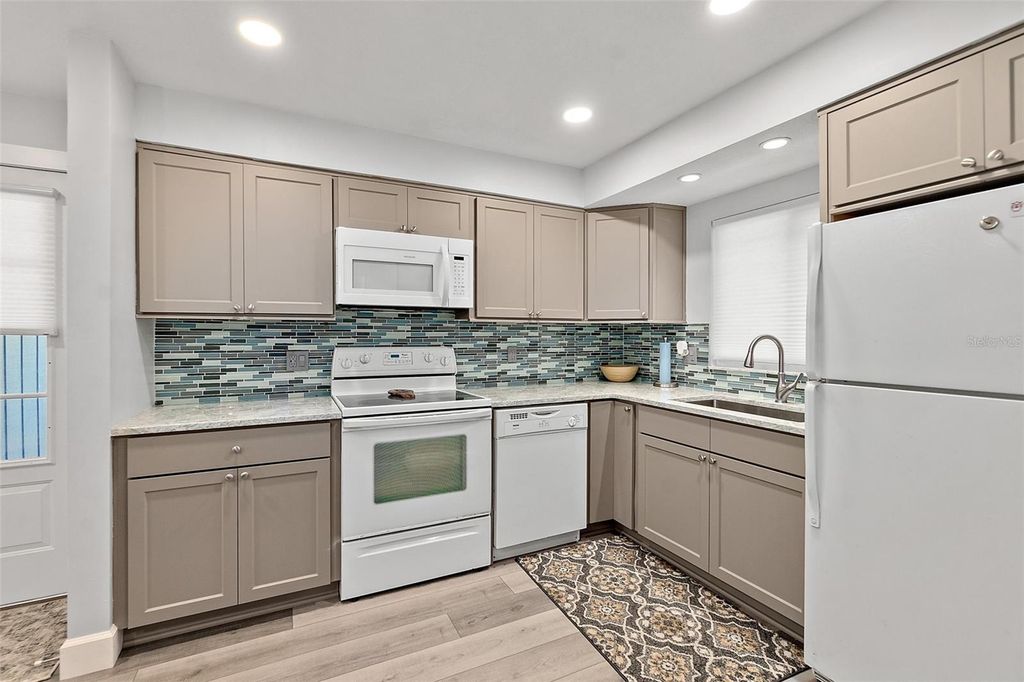 Image 7 of property listing at 809 E 14TH AVENUE, New Smyrna Beach, FL 32169