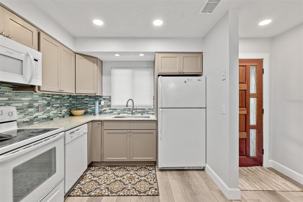 Image 8 of property listing at 809 E 14TH AVENUE, New Smyrna Beach, FL 32169