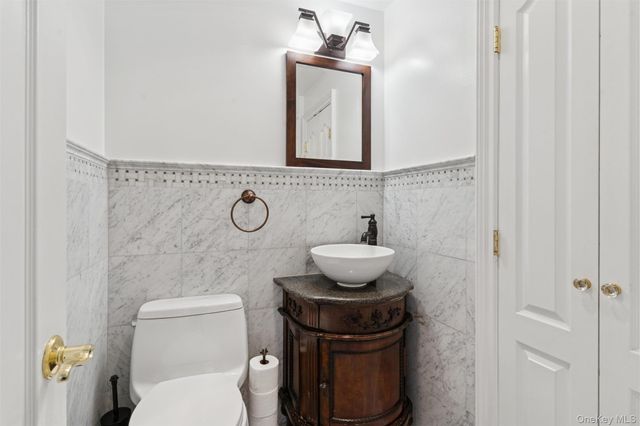 157 Hempstead Avenue B20, Lynbrook, NY 11563