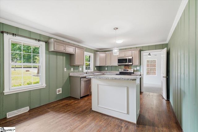 14 Pine Lane, Williamston, SC 29697
