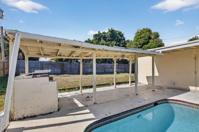 4347 NW 2nd Court, Boca Raton, FL 33431