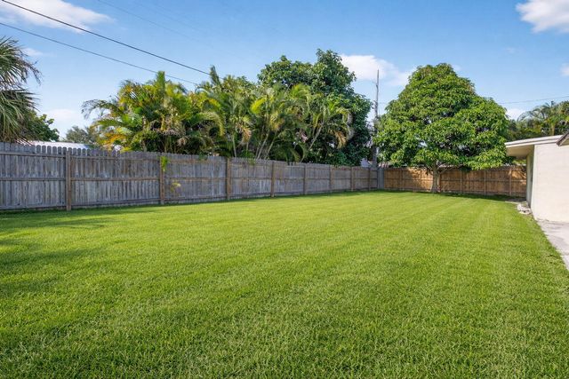 4347 NW 2nd Court, Boca Raton, FL 33431