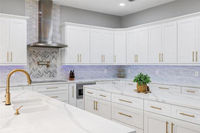 9810 COMPASS POINT WAY, Tampa, FL 33615