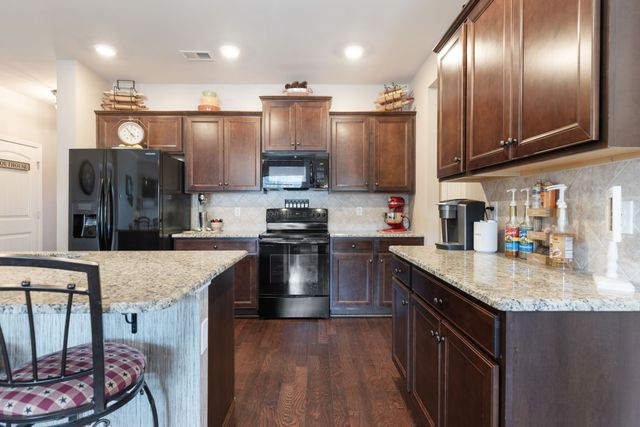 5003 Kendrick Dr, Spring Hill, TN 37174