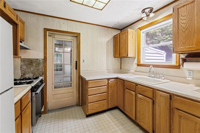 5525 Hadley Street, Merriam, KS 66202