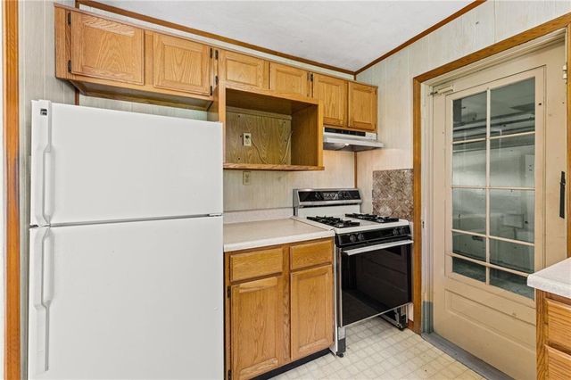 5525 Hadley Street, Merriam, KS 66202