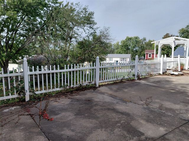 9128 Woodmayr Drive, Norwalk, IA 50211