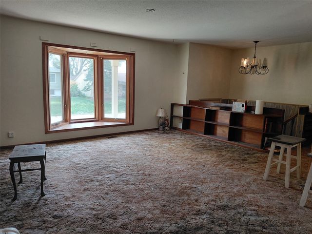 9128 Woodmayr Drive, Norwalk, IA 50211