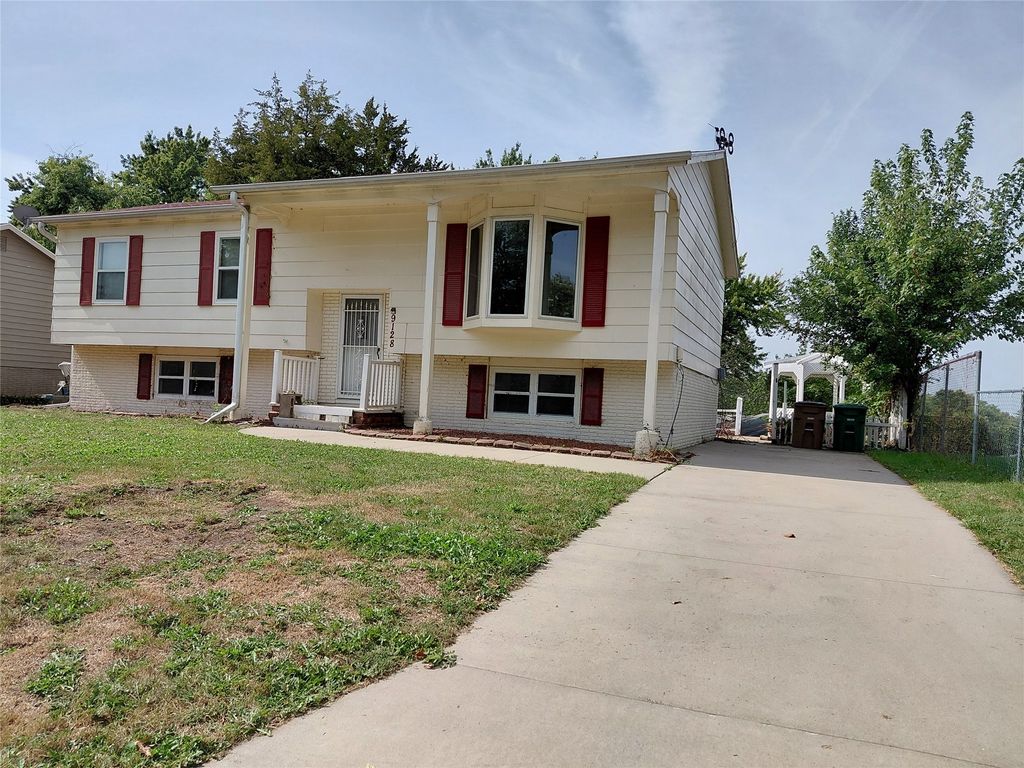 9128 Woodmayr Drive, Norwalk, IA 50211