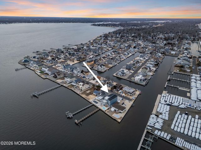 107 Bay Shore Drive, Toms River, NJ 08753