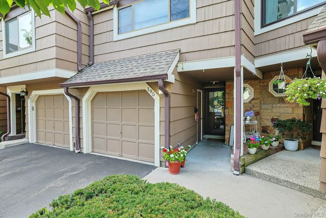 195 Treetop Circle, Nanuet, NY 10954