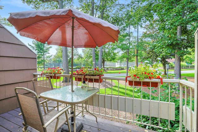 195 Treetop Circle, Nanuet, NY 10954