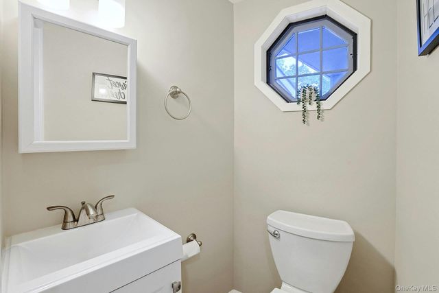 195 Treetop Circle, Nanuet, NY 10954