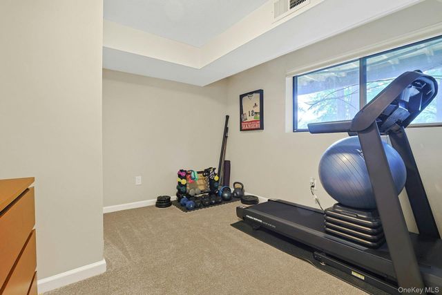 195 Treetop Circle, Nanuet, NY 10954