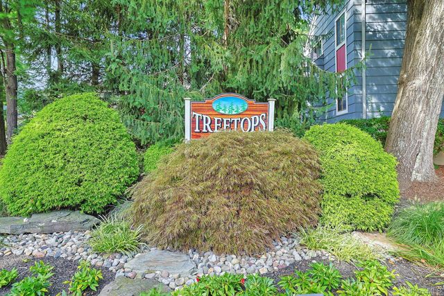 195 Treetop Circle, Nanuet, NY 10954
