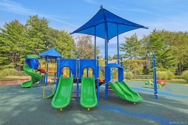 195 Treetop Circle, Nanuet, NY 10954