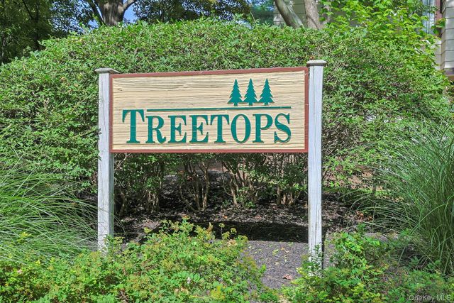195 Treetop Circle, Nanuet, NY 10954