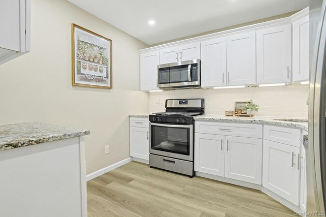 195 Treetop Circle, Nanuet, NY 10954