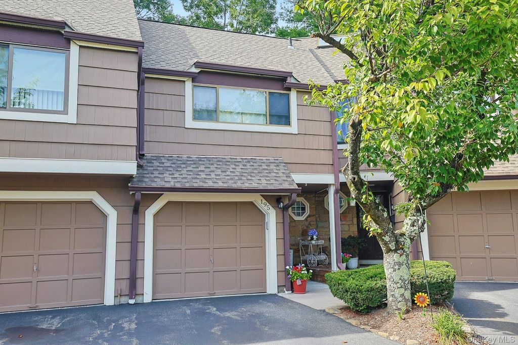 195 Treetop Circle, Nanuet, NY 10954 — exterior