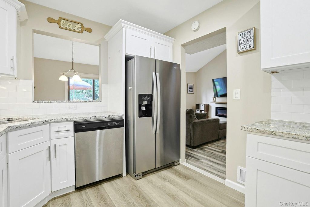 195 Treetop Circle, Nanuet, NY 10954 — photo 3