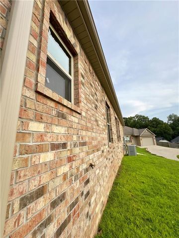 2232 Presley Lane, Springdale, AR 72764
