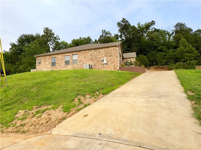 2232 Presley Lane, Springdale, AR 72764