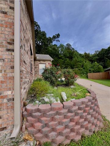 2232 Presley Lane, Springdale, AR 72764