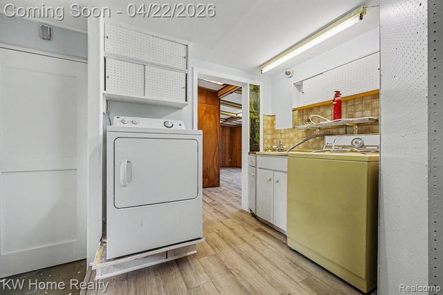 26932 W 6 Mile Road, Redford, MI 48240