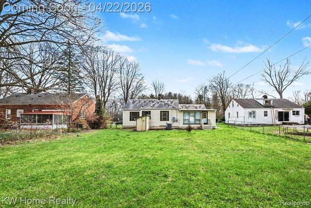 26932 W 6 Mile Road, Redford, MI 48240