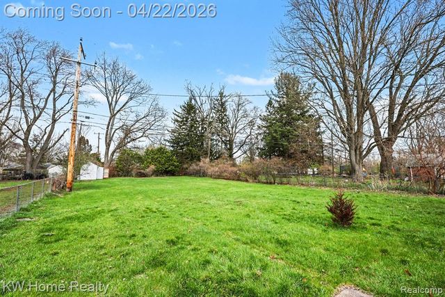 26932 W 6 Mile Road, Redford, MI 48240