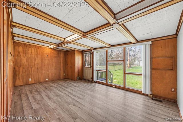 26932 W 6 Mile Road, Redford, MI 48240