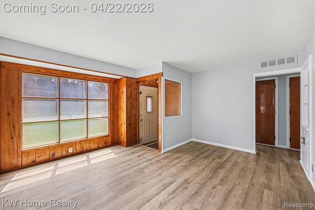 26932 W 6 Mile Road, Redford, MI 48240