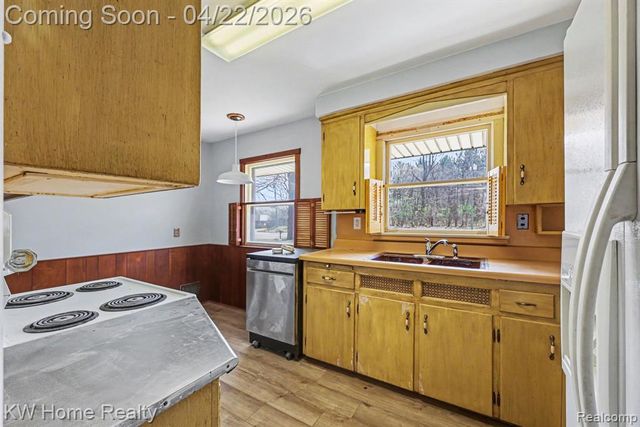 26932 W 6 Mile Road, Redford, MI 48240