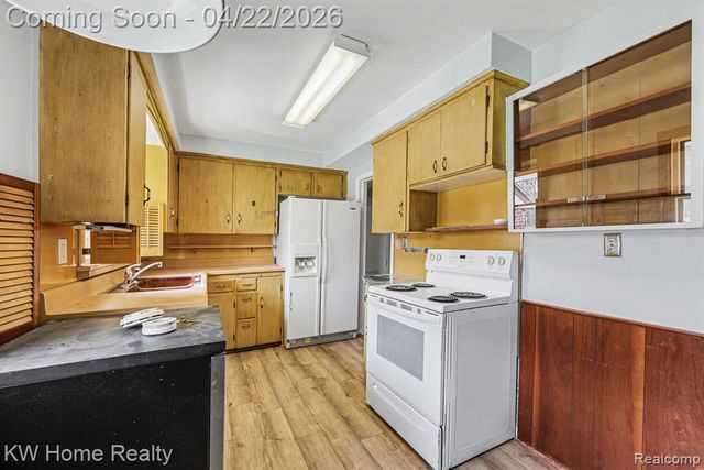 26932 W 6 Mile Road, Redford, MI 48240