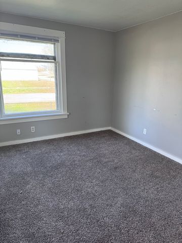 604 W 2ND Avenue, Milan, IL 61264