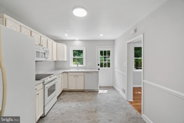 1305 BRIXTON RD, Baltimore, MD 21239