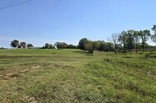 616 N James M Campbell Blvd, Columbia, TN 38401