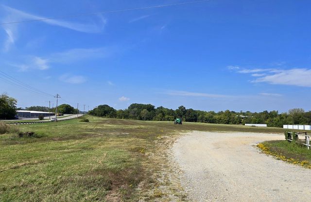 616 N James M Campbell Blvd, Columbia, TN 38401
