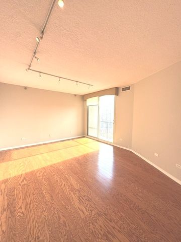 600 N Kingsbury Street 1614, Chicago, IL 60610