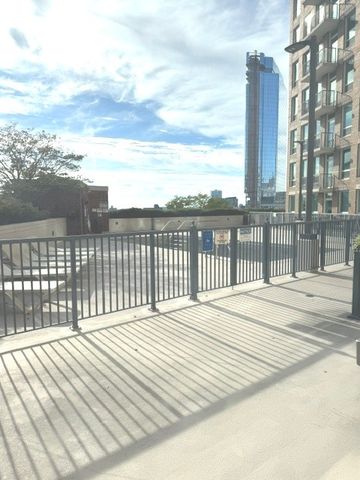 600 N Kingsbury Street 1614, Chicago, IL 60610