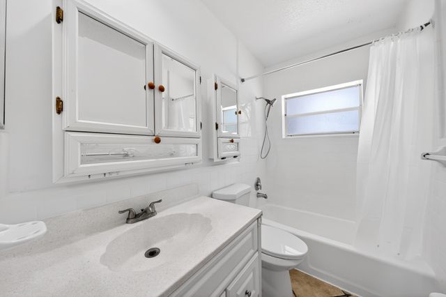 121 NW 56th Court 1-2, Oakland Park, FL 33309